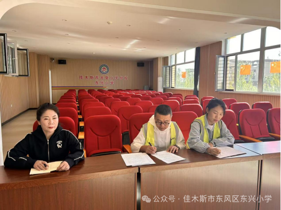 東興安全強化責(zé)任擔(dān)當 筑牢校車防線——東興小學(xué)開展校車駕駛員與照管員安全培訓(xùn) bj.96weixin.com