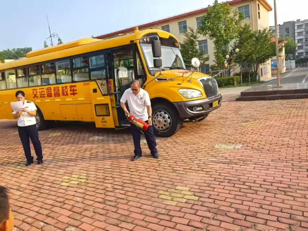 瑯琊小學安全教育課程校車安全演練，共筑生命防線---瑯琊小學舉辦2025年秋季校車消防應急演練