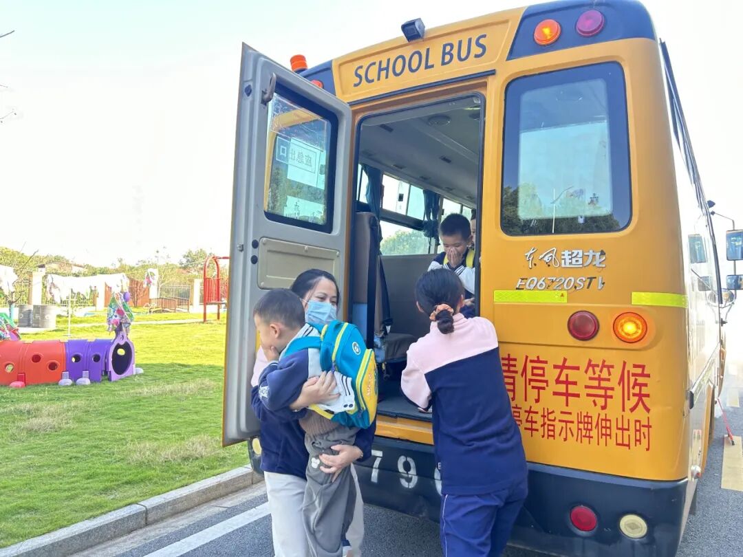 筑牢校車安全 守護成長之路 —— 紅蓮湖第二幼兒園校車安全應急演練活動 筑牢校車安全 守護成長之路 —— 紅蓮湖第二幼兒園校車安全應急演練活動