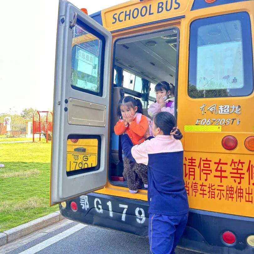 筑牢校車安全 守護成長之路 —— 紅蓮湖第二幼兒園校車安全應急演練活動 筑牢校車安全 守護成長之路 —— 紅蓮湖第二幼兒園校車安全應急演練活動