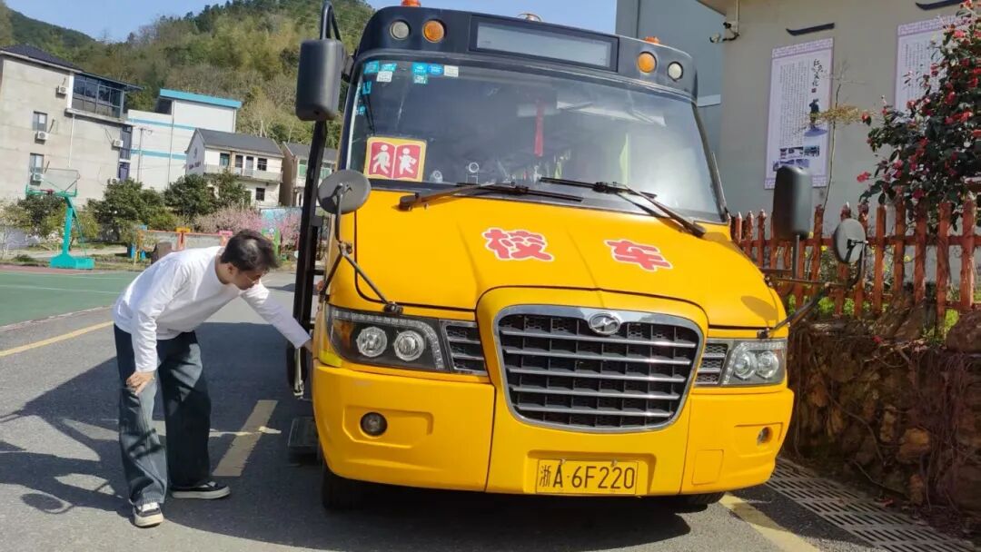 基層動態丨東南公司:緊盯冬季校車安全,為孩子們溫暖守護! 微信圖片_20251120164812_121_261.jpg