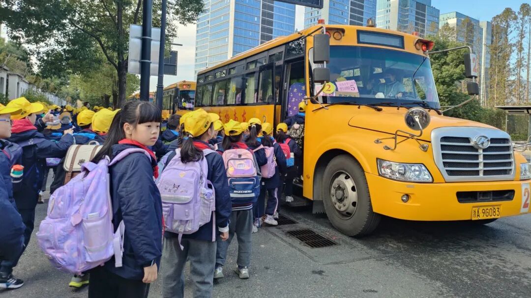 基層動態丨東南公司:緊盯冬季校車安全,為孩子們溫暖守護! 微信圖片_20251120161354_119_261.jpg