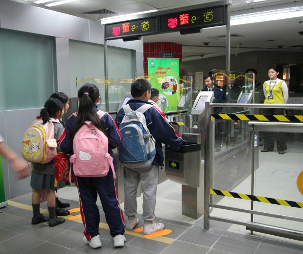 香港天水圍設聯校跨境校車網/ 香港天水圍設聯校跨境校車網
