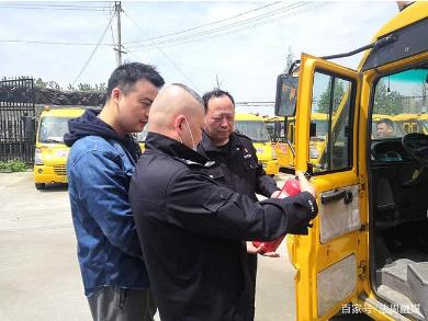 常德交警直屬二大隊：嚴(yán)守校車安全關(guān) 筑牢復(fù)學(xué)“防護網(wǎng)”