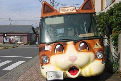 日本校車(chē)也賣(mài)“萌”　連大人都想坐（圖）