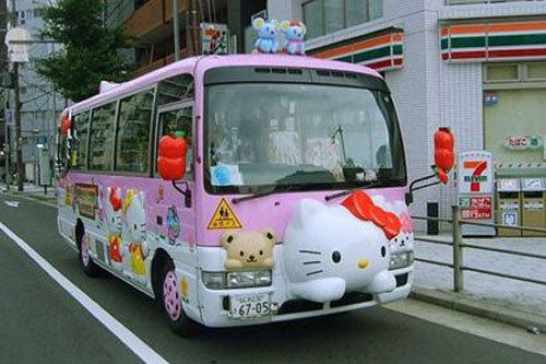 日本校車(chē)也賣(mài)“萌”　連大人都想坐（圖）
