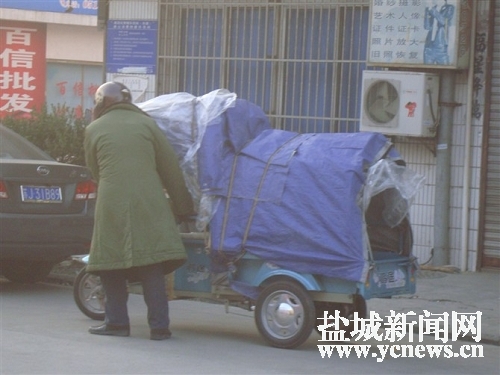 “黑”校車沒了　接送孩子成了問題(圖)