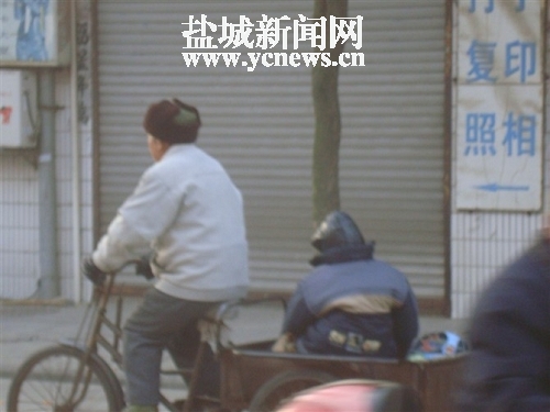 “黑”校車沒了　接送孩子成了問題(圖)