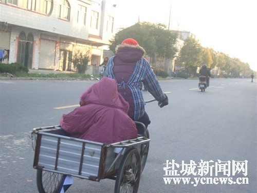 “黑”校車沒了　接送孩子成了問題(圖)