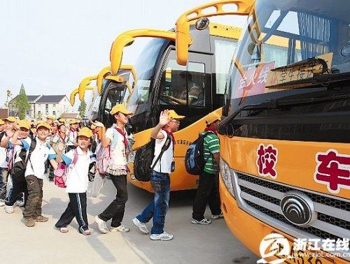 浙江德清2000多萬購校車 按美式標準制造(圖)