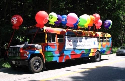 中美實力對比之校車版(圖)