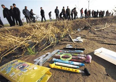 校車事故幸存學生憶事發經過:2人座擠5個人/ 豐縣校車之殤