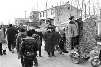 校車司機(jī)“越權(quán)”駕駛 負(fù)全責(zé)被刑拘