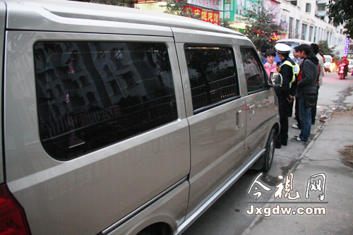 江西校車：山寨盛行 隱患多多(圖)