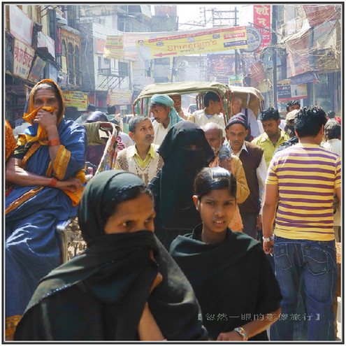 印度交通像廟會 校車很拉風(圖) 印度交通像廟會 校車很拉風(圖)