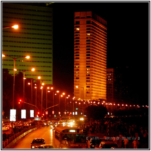 印度交通像廟會 校車很拉風(圖) 印度交通像廟會 校車很拉風(圖)