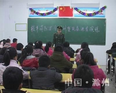 滁州天長消防舉辦校車疏散逃生演練 萬名師生駕駛員受益 滁州天長消防舉辦校車疏散逃生演練 萬名師生駕駛員受益