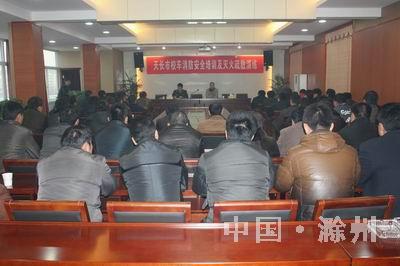 滁州天長消防舉辦校車疏散逃生演練 萬名師生駕駛員受益 滁州天長消防舉辦校車疏散逃生演練 萬名師生駕駛員受益