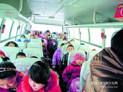 長春:超員校車多拉19個小學生