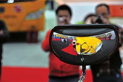 一切為了孩子利益 首屆校車展主打安全牌