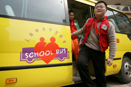 委員聚焦校車安全: 應開通中小學專線公交