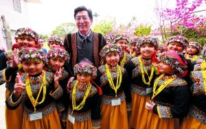 大陸向臺灣山鄉捐贈9輛校車/ 大陸向臺灣山鄉捐贈9輛校車