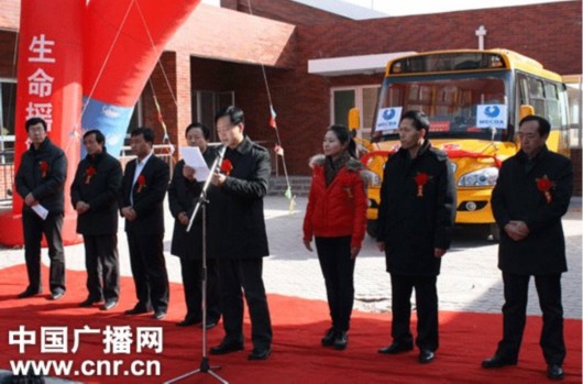 平安校車開進菊花臺 鄉村兒童坐上“長鼻子” 平安校車開進菊花臺 鄉村兒童坐上“長鼻子”