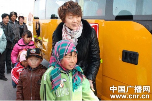 平安校車開進菊花臺 鄉村兒童坐上“長鼻子” 平安校車開進菊花臺 鄉村兒童坐上“長鼻子”