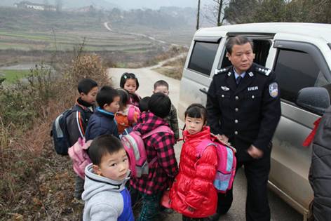 永州零陵一幼兒園長向市長舉報校車超員反被交警“抓”