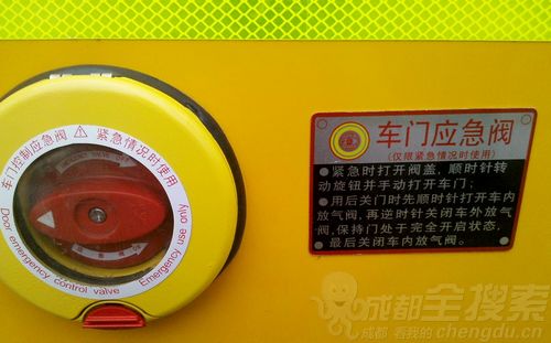 成都3百多名校車(chē)司機(jī)齊上課 學(xué)安全駕駛和管理 成都3百多名校車(chē)司機(jī)齊上課 學(xué)安全駕駛和管理