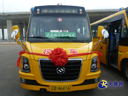 校車司機層層選拔,為的是確保孩子安全(圖) 校車司機層層選拔,為的是確保孩子安全(圖)