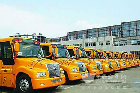 以實事求是的態度看待“新校車標準”