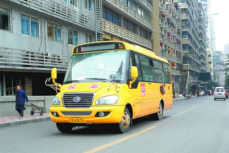 校車新政促使家長擇校各有高招