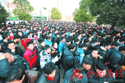 高校“掐尖戰”時事新聞多 校車安全成考題 高校“掐尖戰”時事新聞多 校車安全成考題