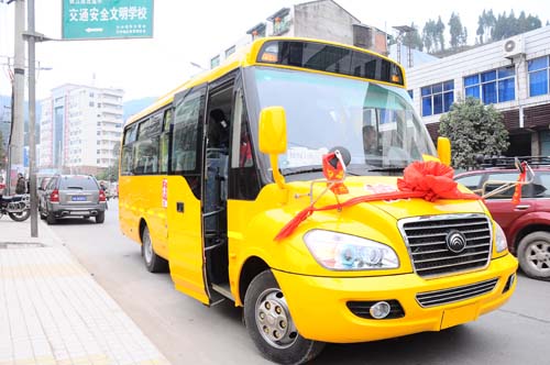 全國首輛“平安校車”落戶四川通江 全國首輛“平安校車”落戶四川通江