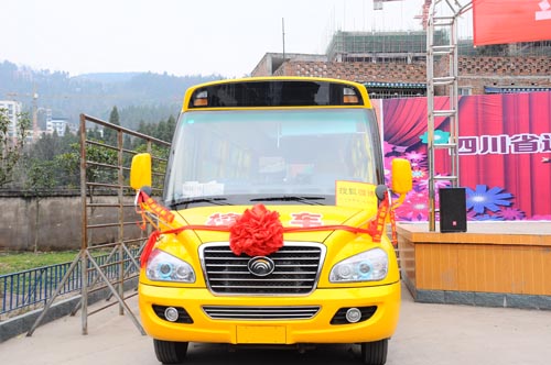 全國首輛“平安校車”落戶四川通江 全國首輛“平安校車”落戶四川通江