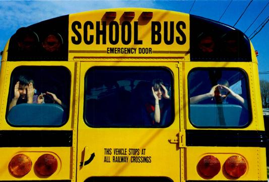 美國校車:一項延續百余年的安全工程(圖) 美國校車:一項延續百余年的安全工程(圖)