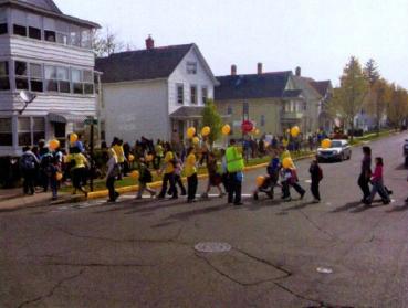 美國校車:一項延續百余年的安全工程(圖) 美國校車:一項延續百余年的安全工程(圖)