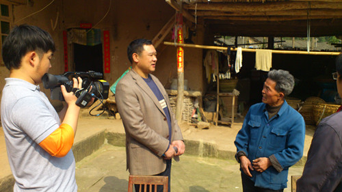 帝王潔具開啟四川“開往春天的校車”公益行動(圖) 帝王潔具開啟四川“開往春天的校車”公益行動(圖)