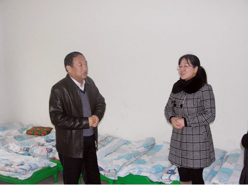 陜西省政府督查組深入寶雞市高新區(qū)檢查校車安全 