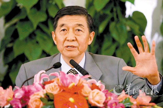 吳建民談贈(zèng)外國(guó)校車(chē)：不能說(shuō)等發(fā)展好了才能援助他人