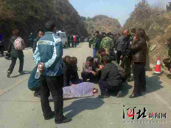 青龍：發生校車側翻事故 3人死亡15人受傷(圖)