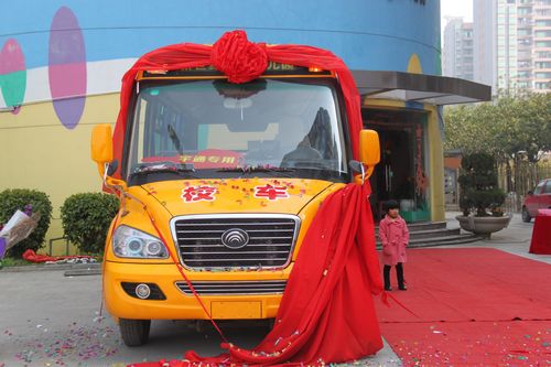 惠安首輛大鼻子專用校車落戶幼兒園(圖) 惠安首輛大鼻子專用校車落戶幼兒園(圖)