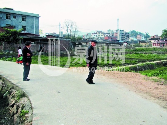安溪長坑:一幼兒園校車碰倒幼兒/ 安溪長坑:一幼兒園校車碰倒幼兒