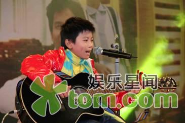 10歲小朋友愛心開唱為捐校車 10歲小朋友愛心開唱為捐校車