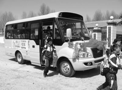 甘肅渭源:迎來宇通“大鼻子”校車 甘肅渭源:迎來宇通“大鼻子”校車