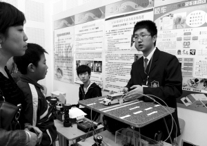 東北師大附中學生發明校車側翻緩沖系統/ 東北師大附中學生發明校車側翻緩沖系統