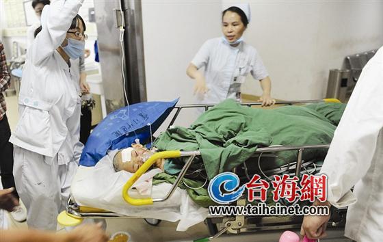 剛下校車就被拖頭車撞倒 9歲男孩被送進(jìn)ICU病房 剛下校車就被拖頭車撞倒 9歲男孩被送進(jìn)ICU病房