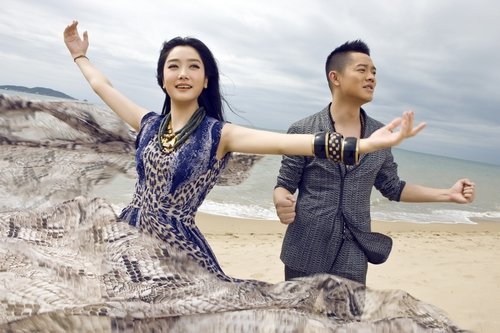 鳳凰傳奇助陣校車捐贈 “最炫民族風”傳遞愛心