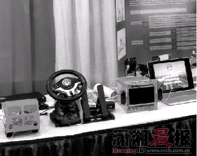 雅禮學子制造機器人 給汽車當“保鏢” 雅禮學子制造機器人 給汽車當“保鏢”